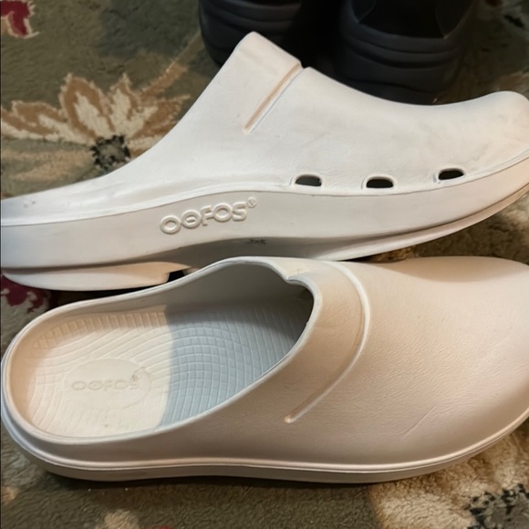 OOFOS White Mules Comfortable Clogs - Picture 4 of 4